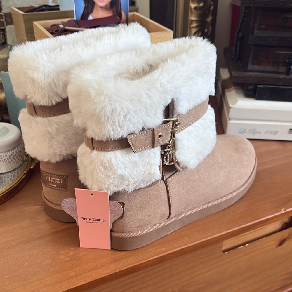 Juicy Couture Beige and White Fur Boots